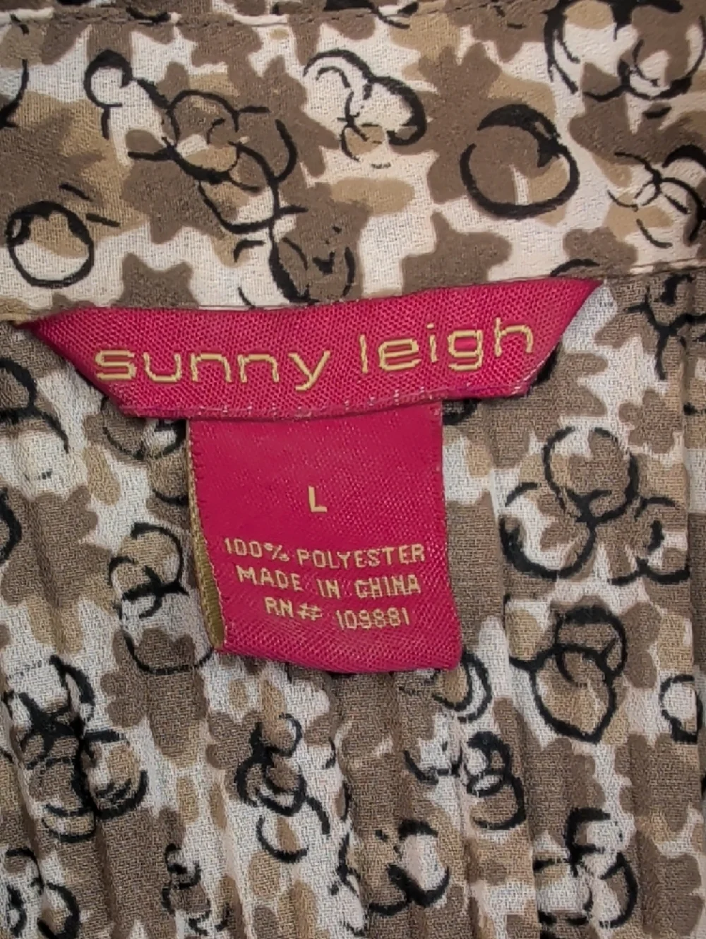Sunny Leigh Brown and White Pleated Floral Cap Sleeve Blouse - Size L - Picture 5 of 6